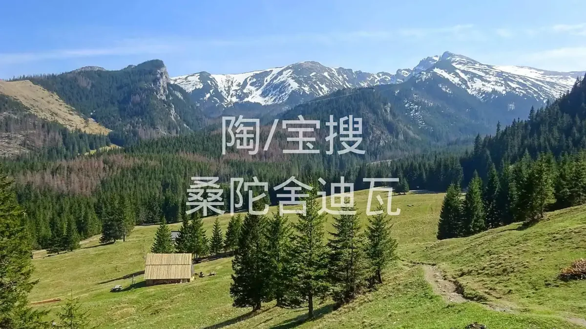 儿童药品说明书和药盒放在桌上