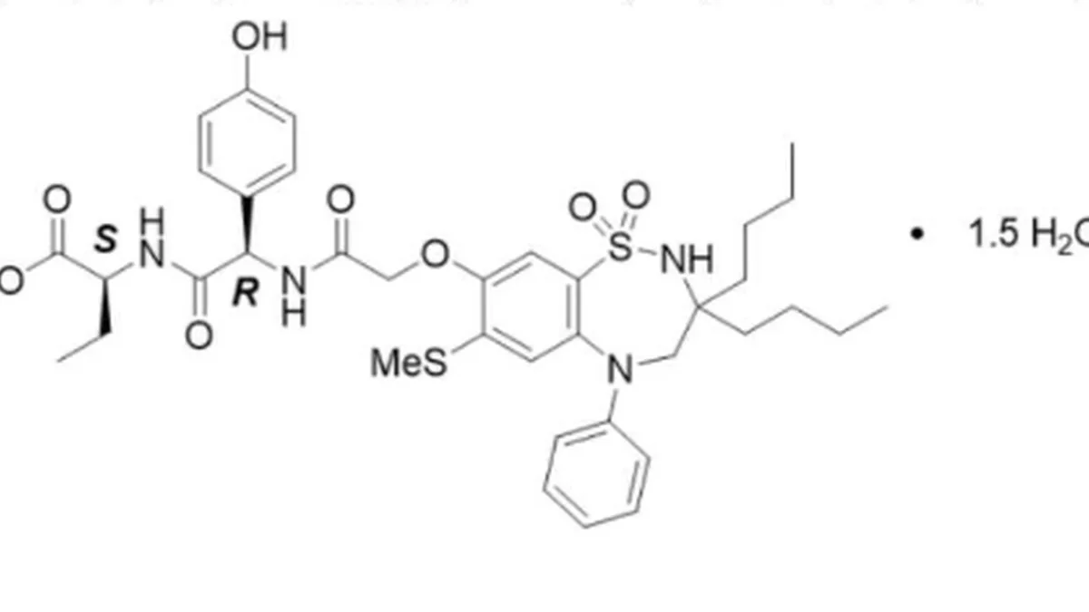 家长在儿科门诊与药师交流用药问题